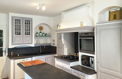 Rochefort-du-Gard Villa | Idyllic Villa with Pool in Vibrant Provence Village