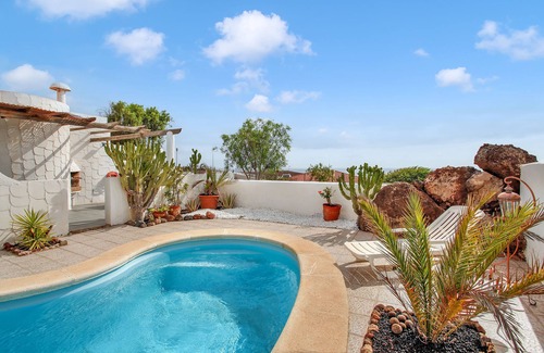 Parque Holandes Villa | Cozy Villa with Pool and Atlantic Ocean Views