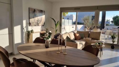 Cala del Portet Villa | Relaxing Villa with Pool and 4 Rooms in San Miguel de Salinas