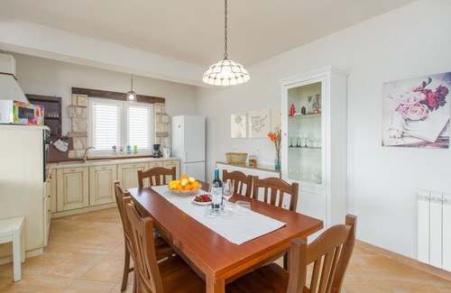 Susnjici Villa | Family-Friendly Retreat with Pool and Scenic Ocean Views