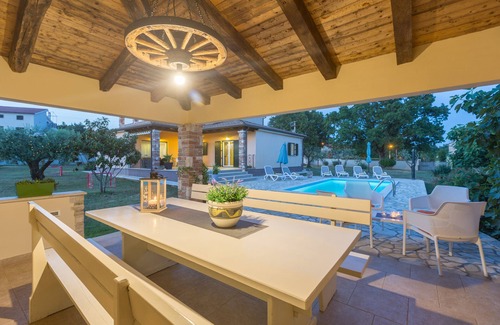 Susnjici Villa | Family-Friendly Retreat with Pool and Scenic Ocean Views
