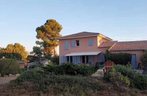 Lambesc Villa | Beautiful Villa with Pool, BBQ & Ping-Pong Near Village