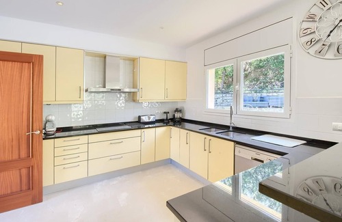 Sa Riera Villa | Villa with Pool, Garden & Ocean View for Your Next Getaway