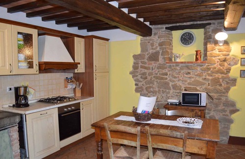 Civitella in Val di Chiana Villa | Relaxing Villa with Pool and Garden for Memorable Getaways