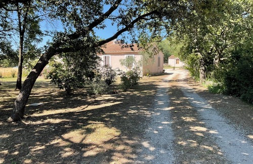 Menerbes Villa | Idyllic Villa with Pool and Breathtaking Luberon Views