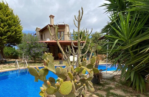 Old Datca Villa | Villa with Pool and View near Old Town in Datca