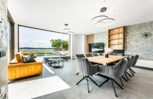 Pasohlavky Villa | Tranquil Villa by Mušovské Jezero with Pool and Ocean Views