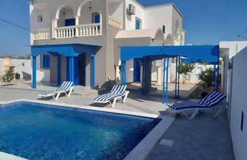 Aghir Villa | Relaxing Villa with Pool and Ocean View in Djerba