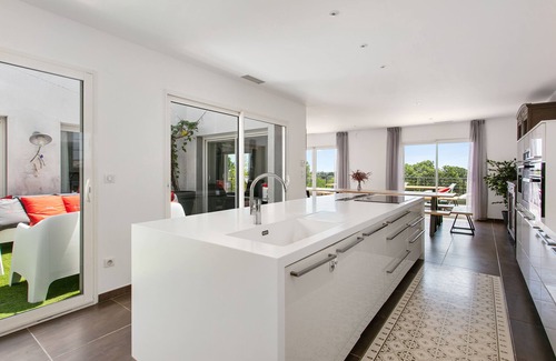 Beziers Villa | Relaxing Villa with Pool Overlooking Saint Thomas Golf Course