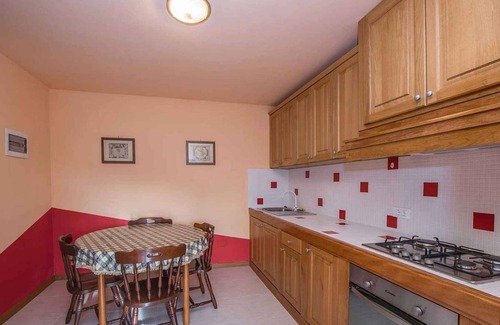 Oprtalj Villa | Inviting Villa with Pool, Ideal for Groups of 12