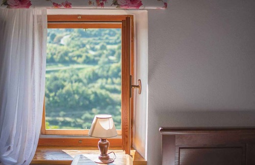 Oprtalj Villa | Inviting Villa with Pool, Ideal for Groups of 12