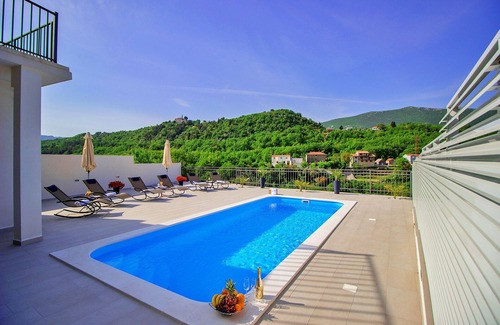 Zvecanje House | Ideal Villa with Pool for 4 - Guest Rated 9.2/10