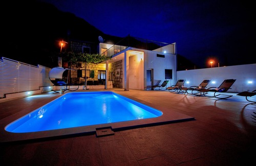 Zvecanje House | Ideal Villa with Pool for 4 - Guest Rated 9.2/10