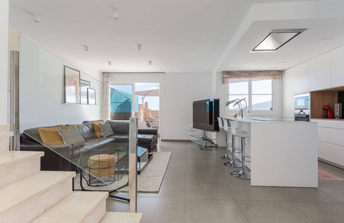 Tabaiba Ski Chalet | Relaxing Villa with Pool in Tabaiba for Your Getaway
