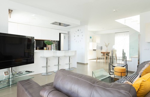 Tabaiba Ski Chalet | Relaxing Villa with Pool in Tabaiba for Your Getaway