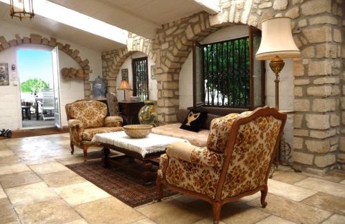 Beaucaire Villa | Relaxing Villa Romantique with Pool in Beautiful Provence