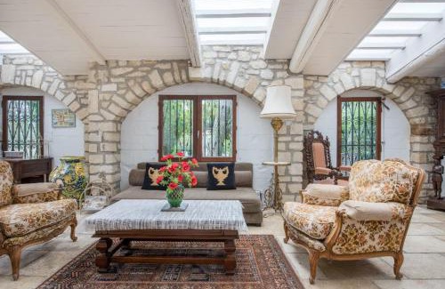 Beaucaire Villa | Relaxing Villa Romantique with Pool in Beautiful Provence