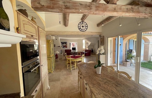 Roquemaure Villa | Pet-Friendly Villa with Private Pool and Ocean Views