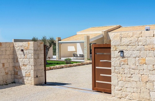 Rosolini Villa | Relaxing Villa with Pool in Rosolini, near Noto, Sicily