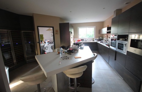 Saint-Laurent Villa | Relaxing Villa with Pool and Jacuzzi for Your Getaway