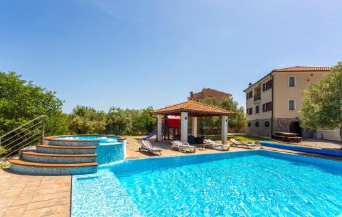 Sveti Vid Dobrinjski Villa | Elegant Villa: Pool, Jacuzzi, Sauna & Fitness Amenities