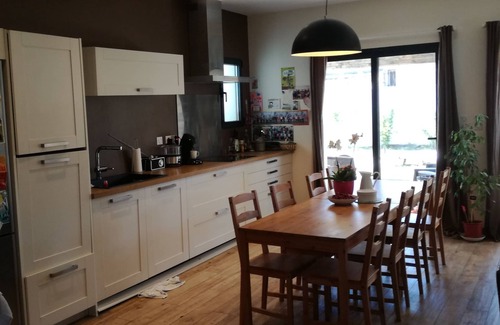 Vedene Villa | Inviting Villa with Pool Near Avignon for Memorable Getaways