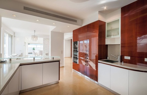 Herzliya Pituach House | Poolside Villa Steps from the Beach - Ideal for Families