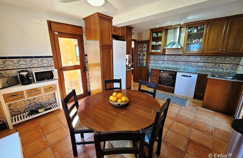 Coveta Fuma Ski Chalet | Relaxing Villa with Pool and Ocean Views Near the Beach