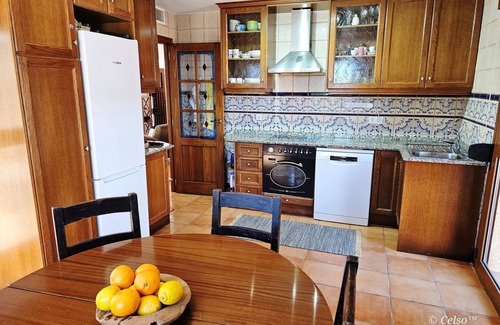Coveta Fuma Ski Chalet | Relaxing Villa with Pool and Ocean Views Near the Beach