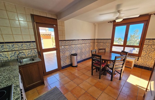 Coveta Fuma Ski Chalet | Relaxing Villa with Pool and Ocean Views Near the Beach