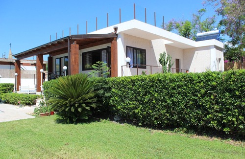 Fontane Bianche Villa | Private Pool Villa Steps from Beach at Fontane Bianche