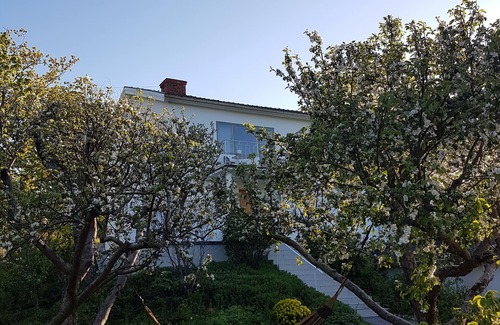 Nacka Municipality House | Idyllic Villa with Private Garden near Central Stockholm