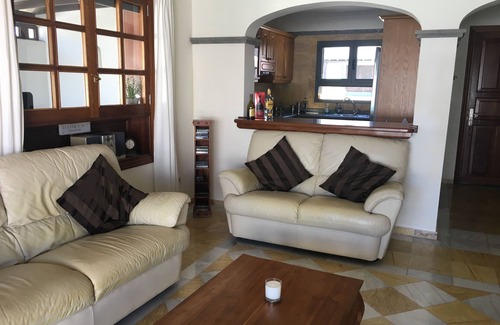 Montana Roja Villa | Elegant Villa with Private Heated Pool Near Coastal Path