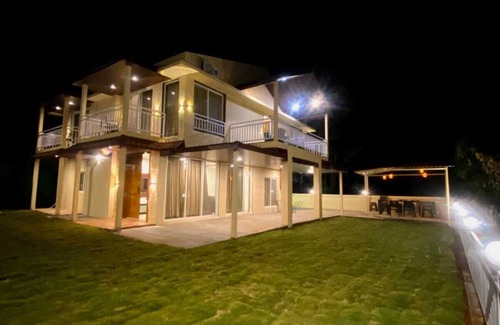 Mahabaleshwar Villa | Relaxing Villa with Private Pool - Pet Friendly & Breakfast