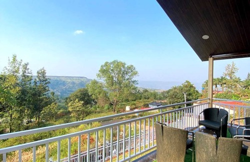 Mahabaleshwar Villa | Relaxing Villa with Private Pool - Pet Friendly & Breakfast
