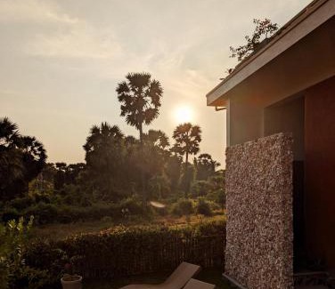 Trincomalee Villa | Villa with Private Pool, 12 mins walk to Beach