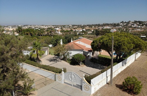 Castelo House | Private Pool Villa with Barbecue & Ocean View - Guest Rated 9.8