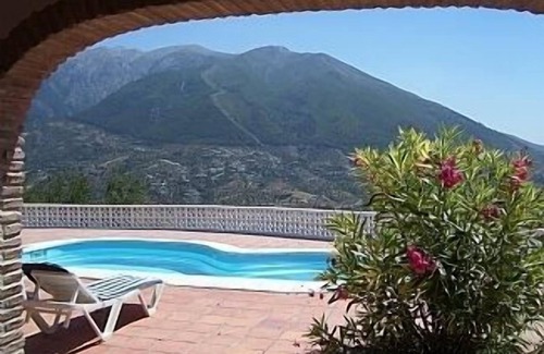 Alcaucin Villa | Villa with Private Pool and Scenic Lake & Mountain Views