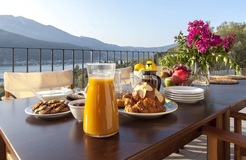 Nidri Villa | Family-Friendly Villa with Private Pool and Ocean Views