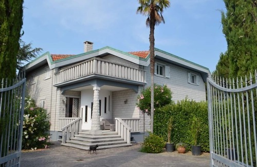 Colbuccaro House | Villa Rosa: Guest Rated 10/10 with Pool and Pet Friendly
