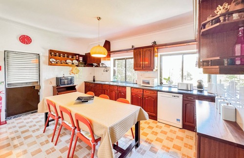 Corroios Villa | Idyllic Villa with Private Pool & Garden Near Lisbon