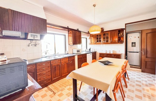 Corroios Villa | Idyllic Villa with Private Pool & Garden Near Lisbon