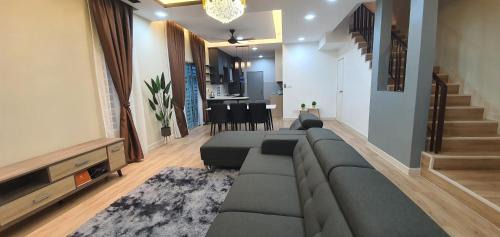 Kampung Batang Benar Villa | Relaxing Villa with Private Pool & Sauna in Nilai