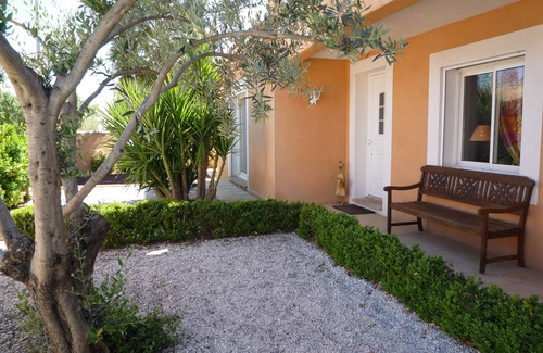 Beziers Villa | Modern Villa with Pool, 20 Minutes from the Ocean