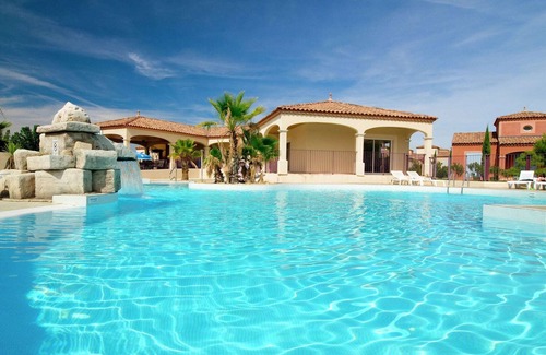 Homps House | Cozy Holiday Home with Terrace and Pet-Friendly Amenities