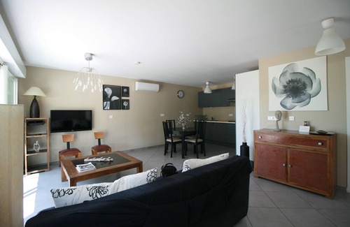 Mazan House | Idyllic Villa with Private Pool Near Village and Scenic Views