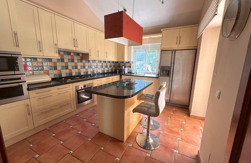 Castillo de Sabinillas House | Elegant Villa with Private Pool in Duquesa Awaits You