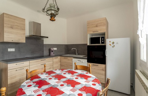 Lapalud Villa | Inviting Villa with Private Terrace and Lake View