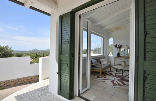 Rena Majore House | Cozy Ocean View Retreat - Family-Friendly & Equipped Kitchen