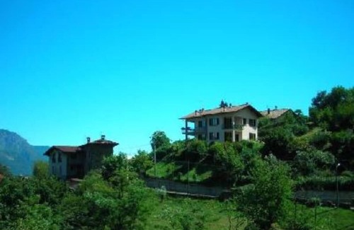 Griante House | Villa with sea views and garden in the middle of the San Martino Natural Park